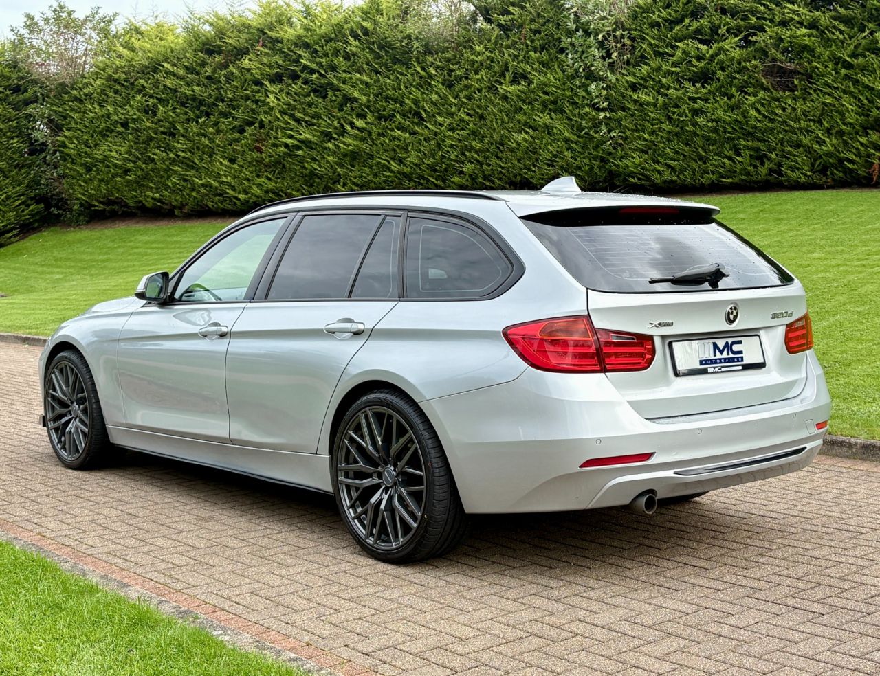 2014 BMW 3 SERIES 2.0 320d Sport Touring 5dr Diesel Auto xDrive Euro 5 (s/s) (184 ps) - vehicle photo 4 for sale on PureCar