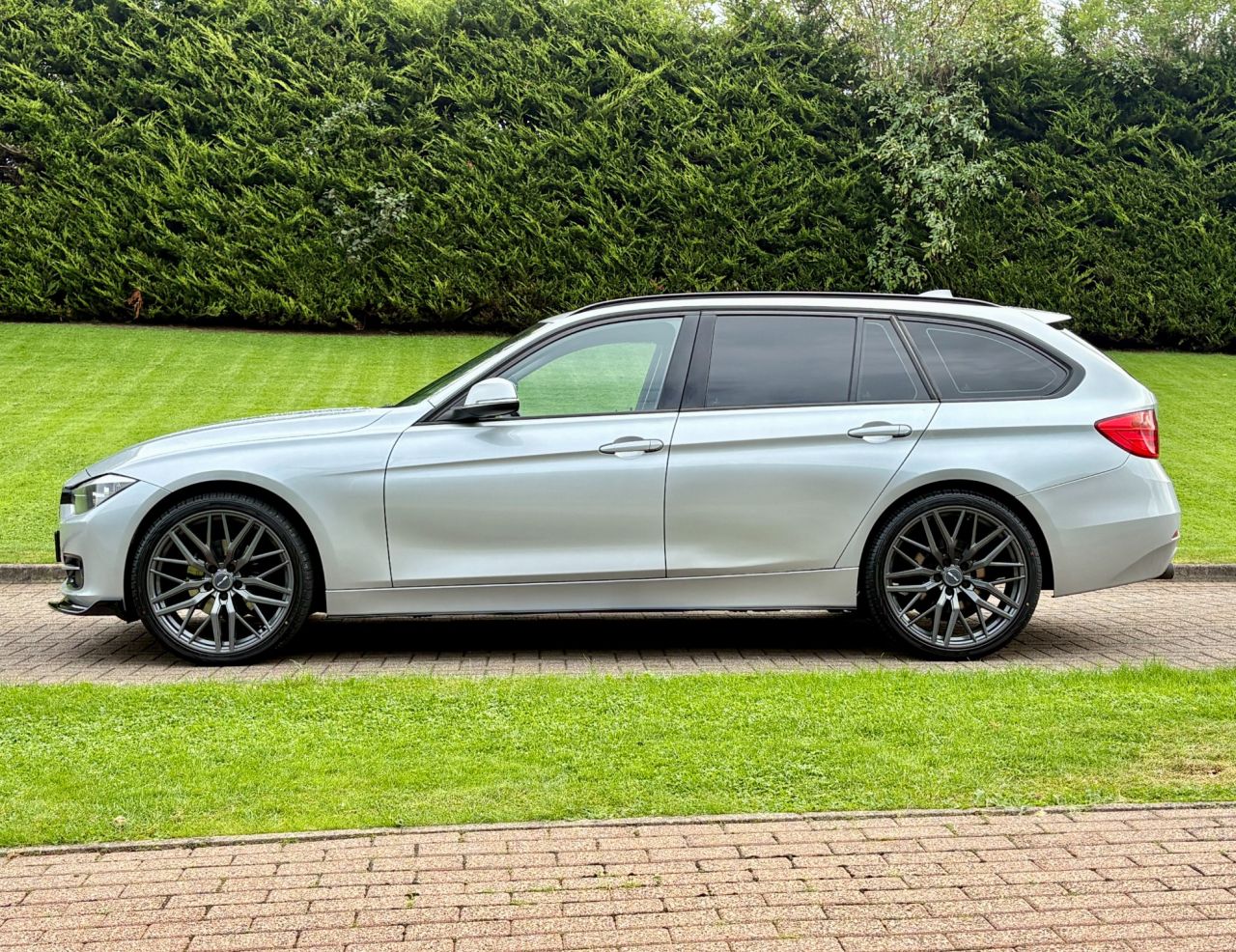 2014 BMW 3 SERIES 2.0 320d Sport Touring 5dr Diesel Auto xDrive Euro 5 (s/s) (184 ps) - vehicle photo 8 for sale on PureCar