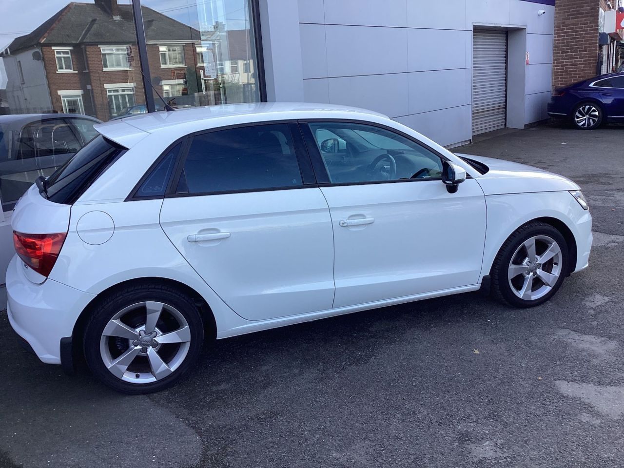 2016 AUDI A1 1.6 TDI Sport Sportback 5dr Diesel Manual Euro 6 (s/s) (116 ps) ONLY 40,000 - vehicle photo 3 for sale on PureCar