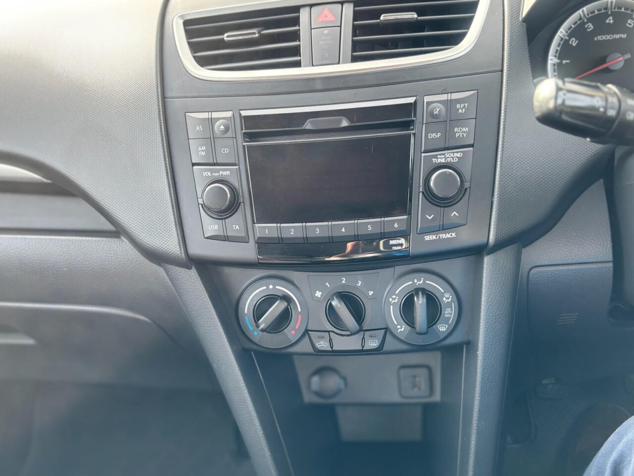 2012 SUZUKI SWIFT 1.2 SZ2 Hatchback 3dr Petrol Manual Euro 5 (94 ps) - vehicle photo 12 for sale on PureCar