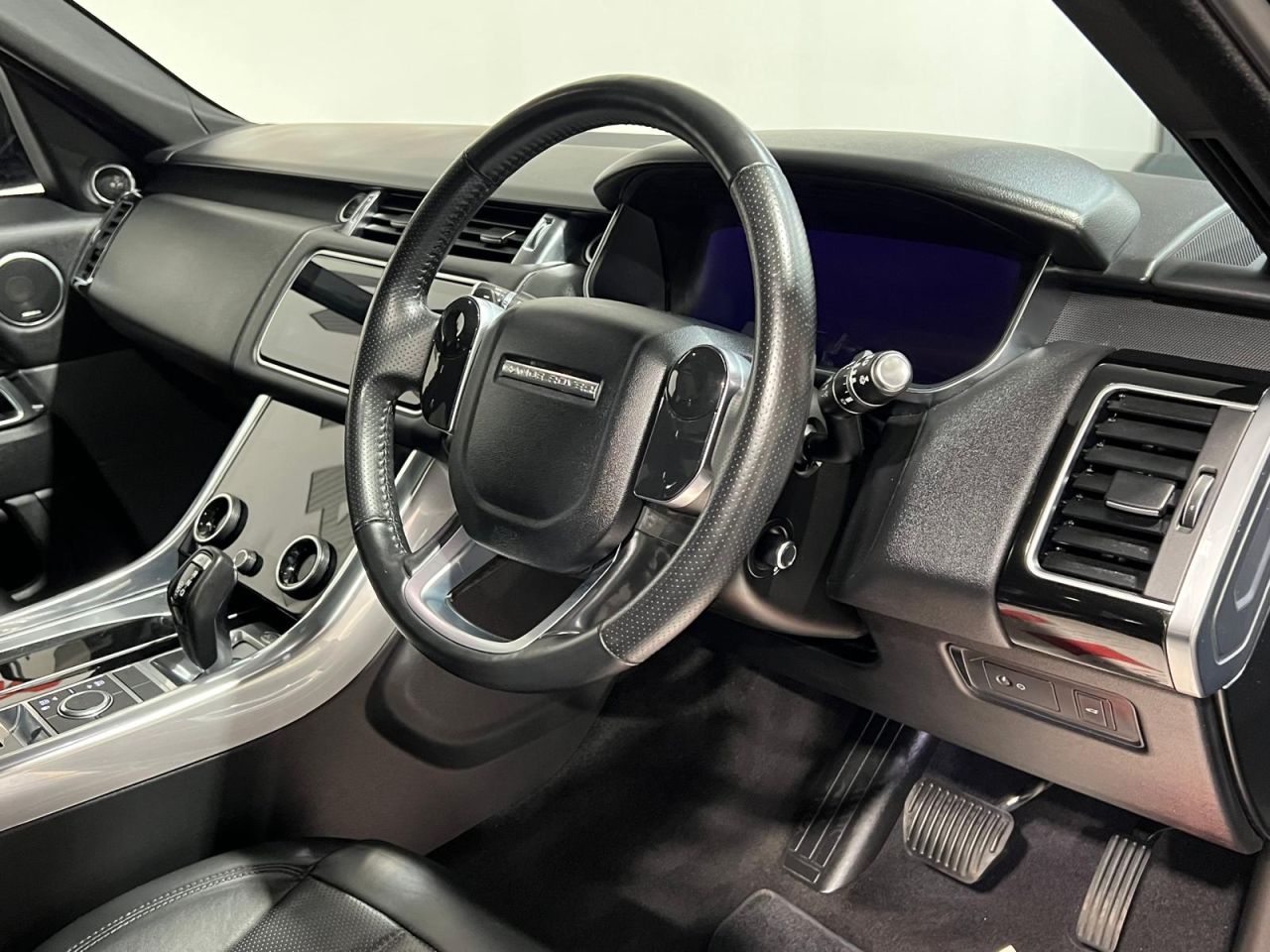 2020 LAND ROVER RANGE ROVER SPORT 3.0 SD V6 HSE SUV 5dr Diesel Auto 4WD Euro 6 (s/s) (306 ps) Pan Roof, 21  - vehicle photo 4 for sale on PureCar
