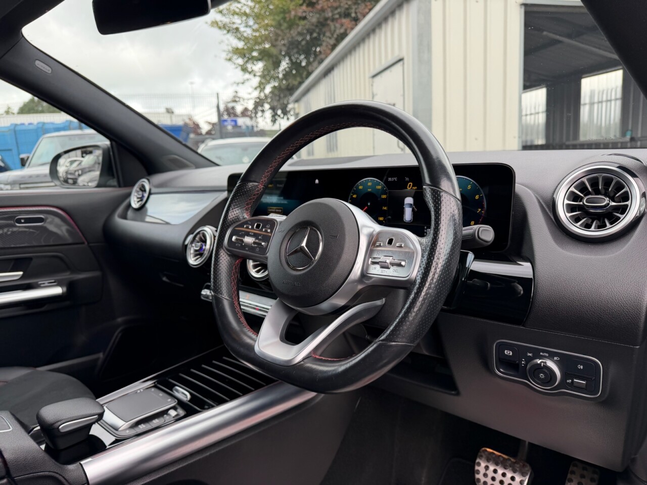 2021 MERCEDES GLA 1.3 GLA180 AMG Line (Premium) SUV 5dr Petrol 7G-DCT Euro 6 (s/s) (136 ps) - vehicle photo 2 for sale on PureCar