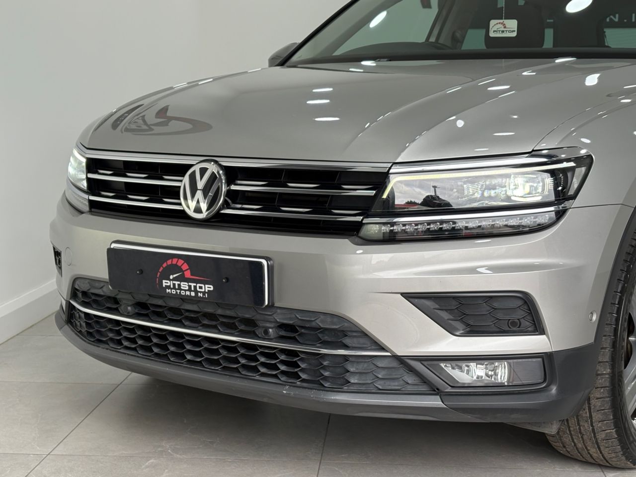 2019 VOLKSWAGEN TIGUAN 2.0 TDI SEL SUV 5dr Diesel DSG 4Motion Euro 6 (s/s) (150 ps) - vehicle photo 3 for sale on PureCar