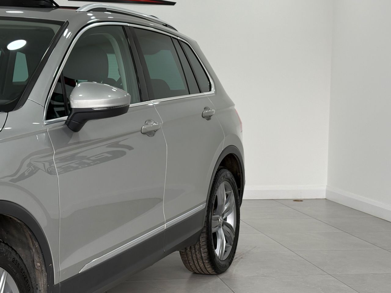2019 VOLKSWAGEN TIGUAN 2.0 TDI SEL SUV 5dr Diesel DSG 4Motion Euro 6 (s/s) (150 ps) - vehicle photo 4 for sale on PureCar