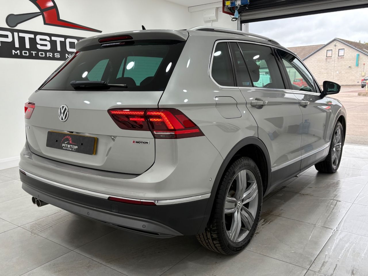 2019 VOLKSWAGEN TIGUAN 2.0 TDI SEL SUV 5dr Diesel DSG 4Motion Euro 6 (s/s) (150 ps) - vehicle photo 12 for sale on PureCar
