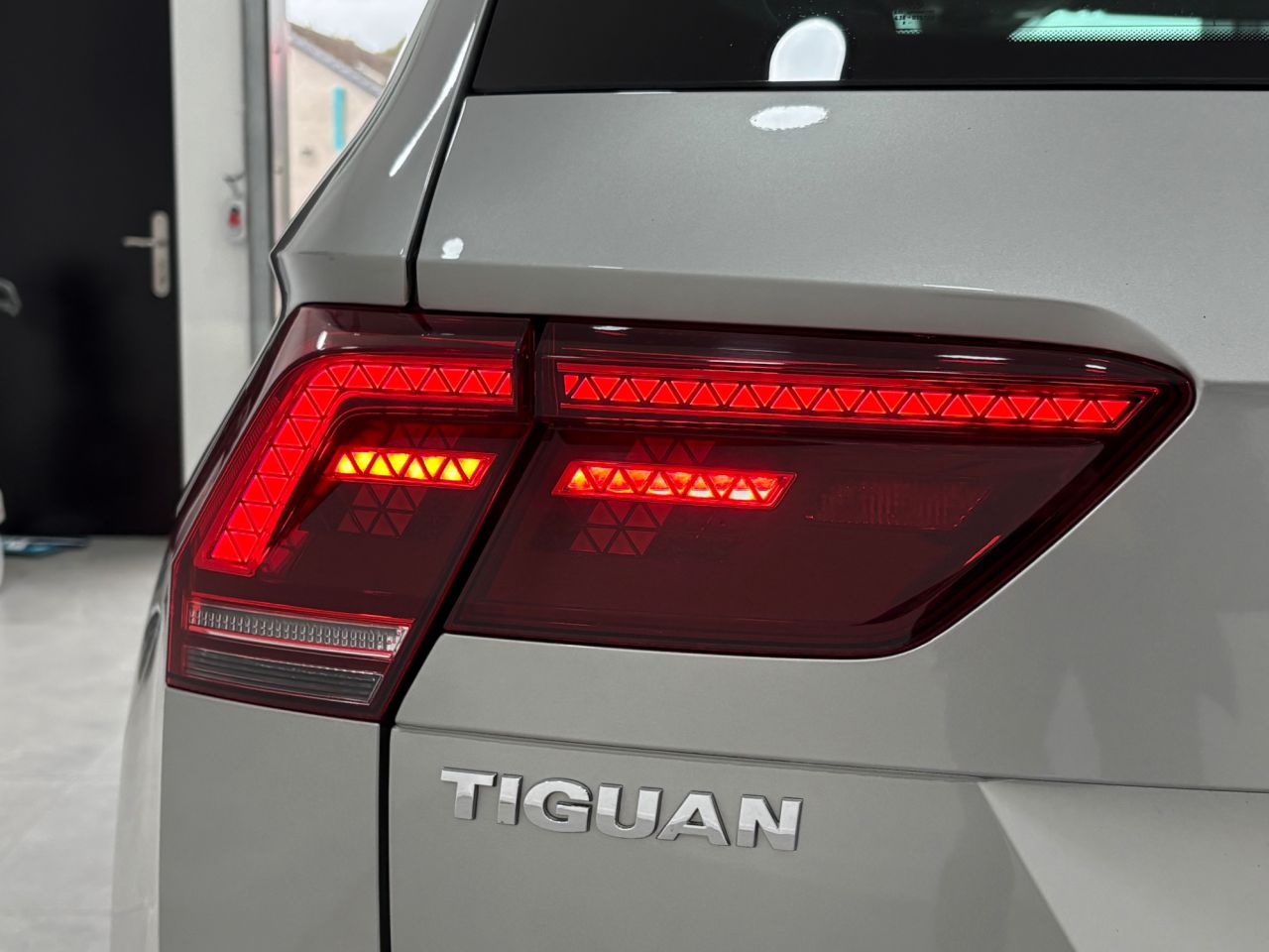 2019 VOLKSWAGEN TIGUAN 2.0 TDI SEL SUV 5dr Diesel DSG 4Motion Euro 6 (s/s) (150 ps) - vehicle photo 15 for sale on PureCar