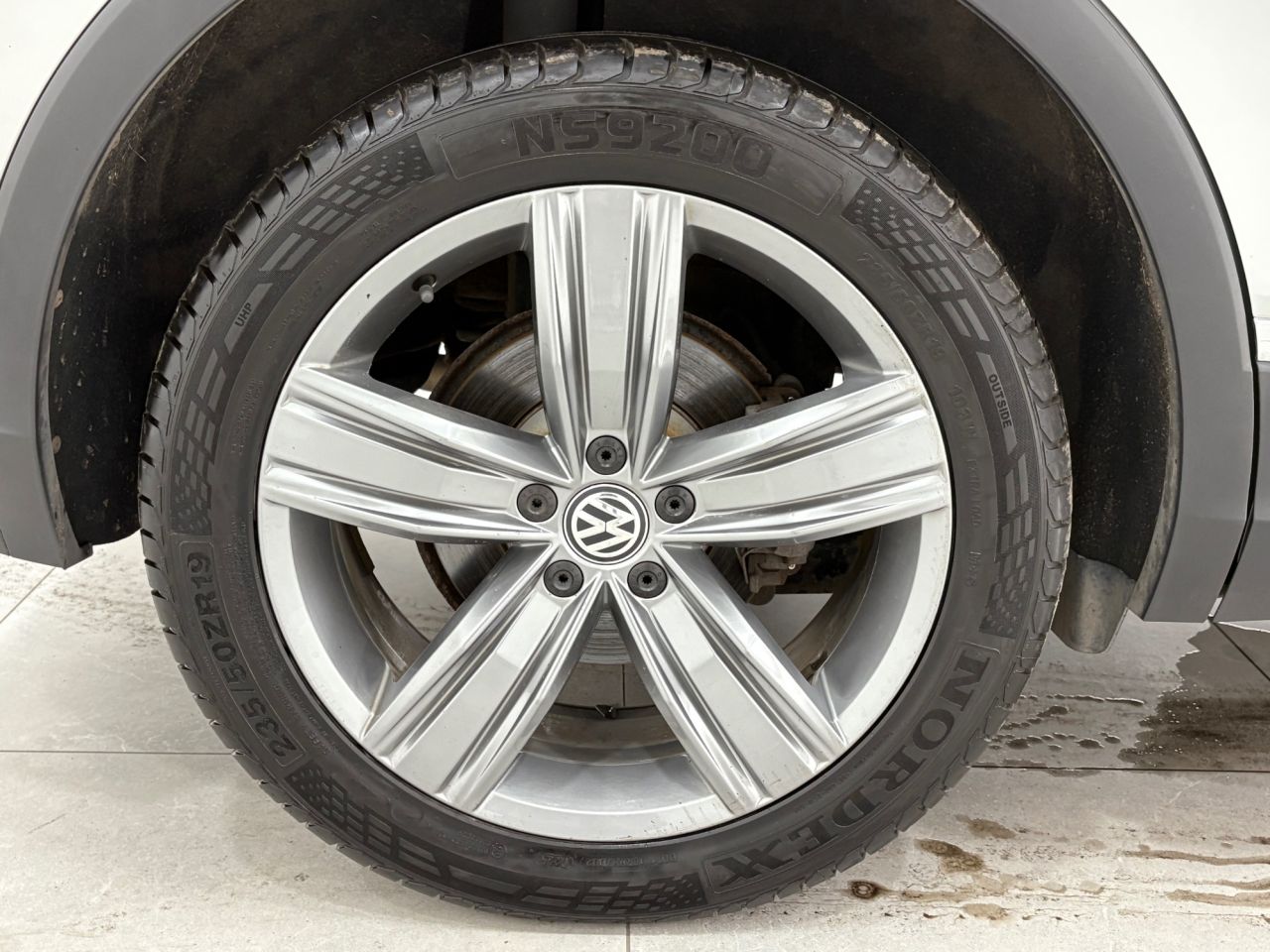2019 VOLKSWAGEN TIGUAN 2.0 TDI SEL SUV 5dr Diesel DSG 4Motion Euro 6 (s/s) (150 ps) - vehicle photo 18 for sale on PureCar