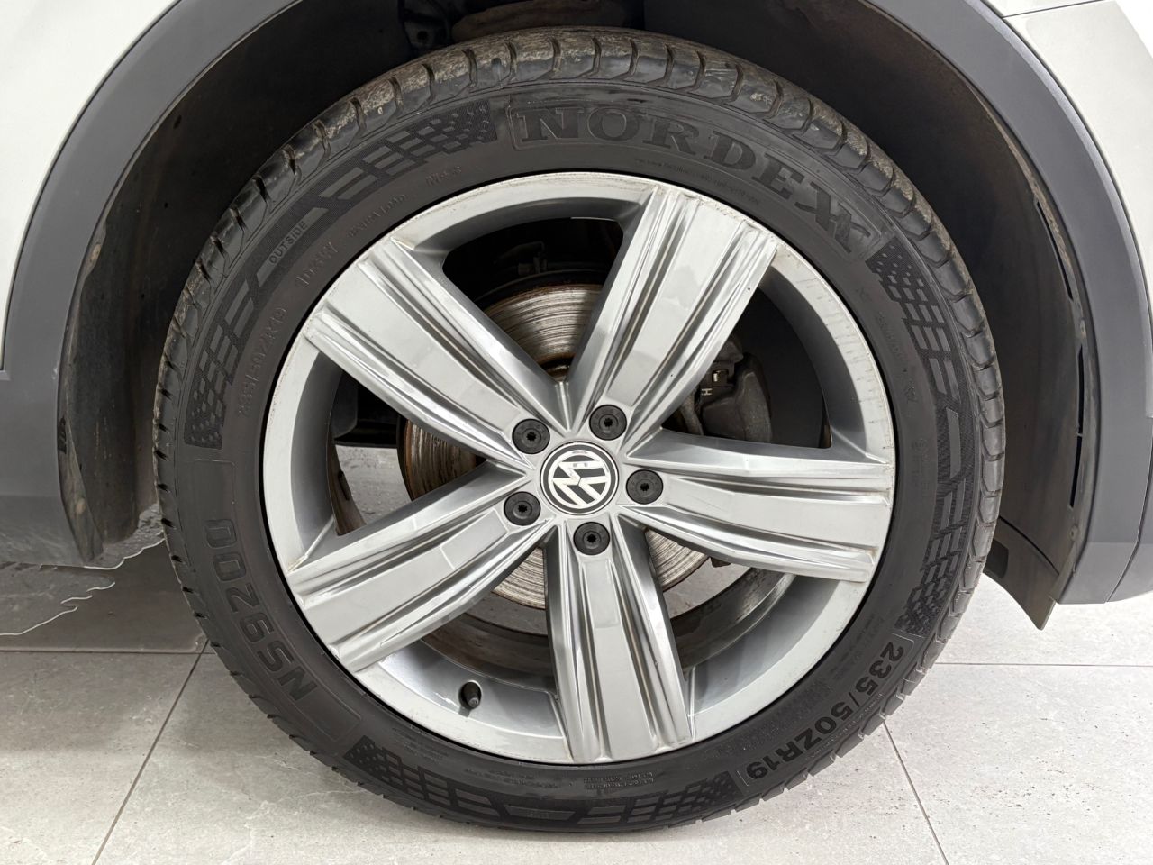 2019 VOLKSWAGEN TIGUAN 2.0 TDI SEL SUV 5dr Diesel DSG 4Motion Euro 6 (s/s) (150 ps) - vehicle photo 19 for sale on PureCar