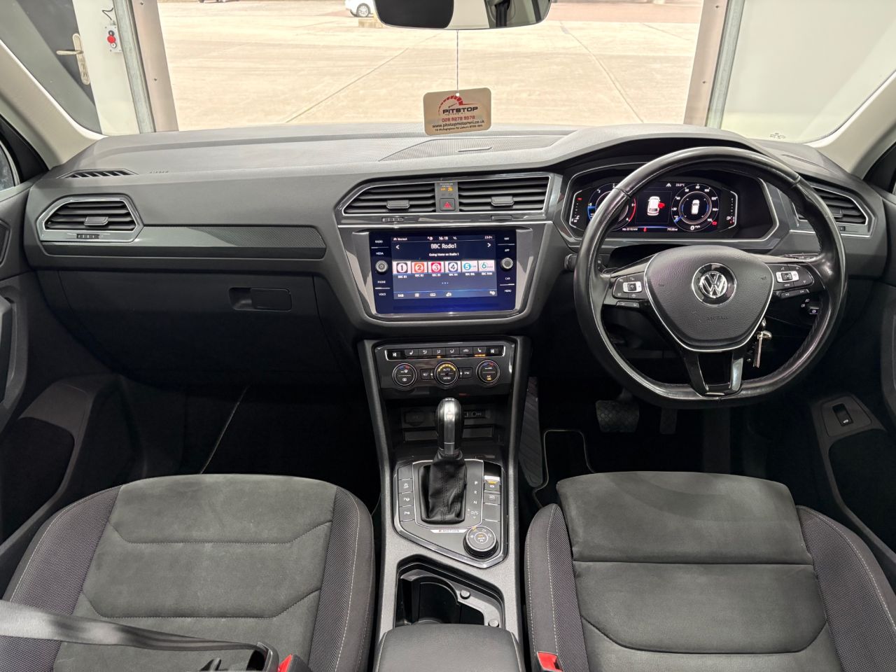 2019 VOLKSWAGEN TIGUAN 2.0 TDI SEL SUV 5dr Diesel DSG 4Motion Euro 6 (s/s) (150 ps) - vehicle photo 26 for sale on PureCar