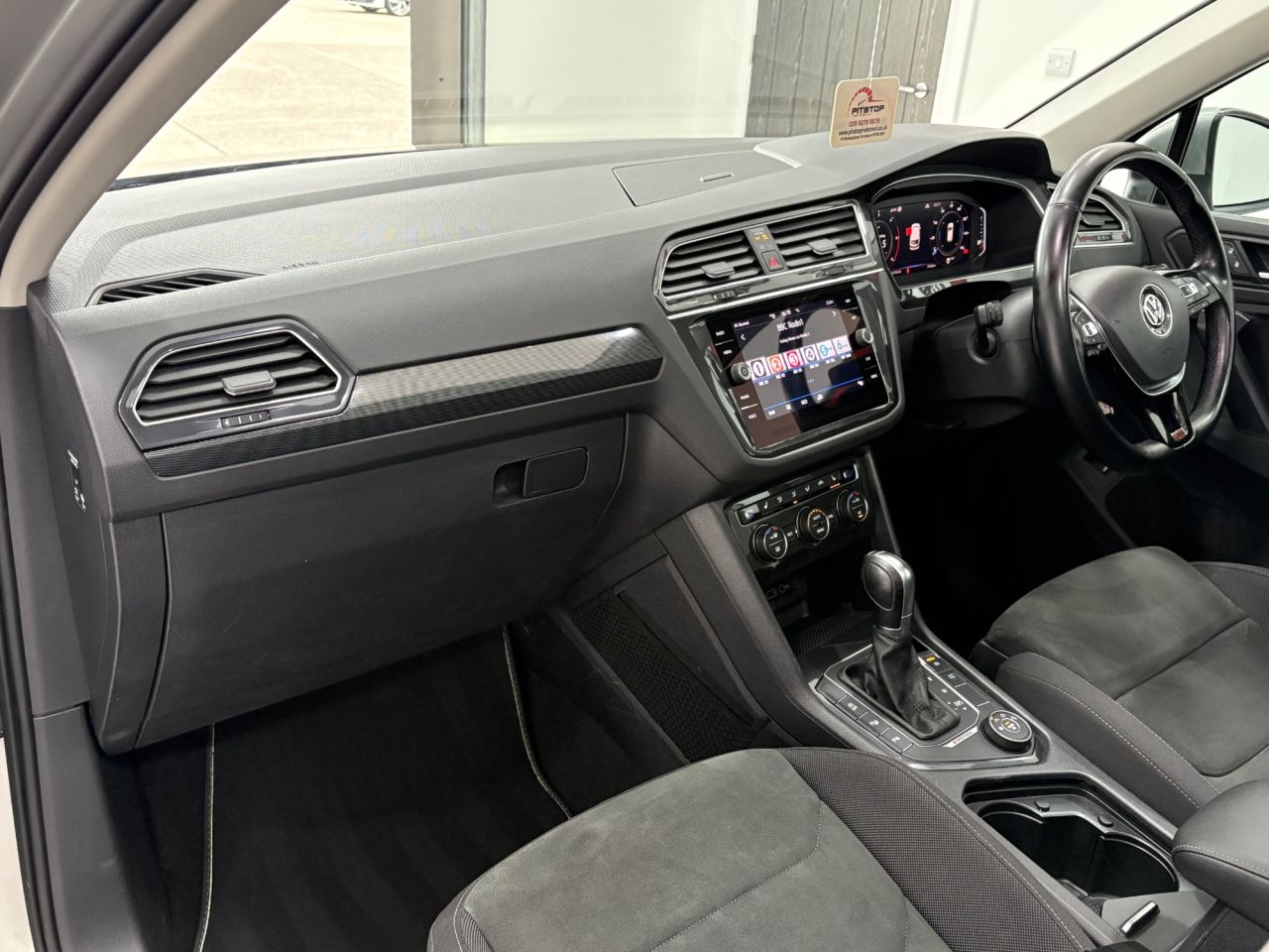 2019 VOLKSWAGEN TIGUAN 2.0 TDI SEL SUV 5dr Diesel DSG 4Motion Euro 6 (s/s) (150 ps) - vehicle photo 27 for sale on PureCar