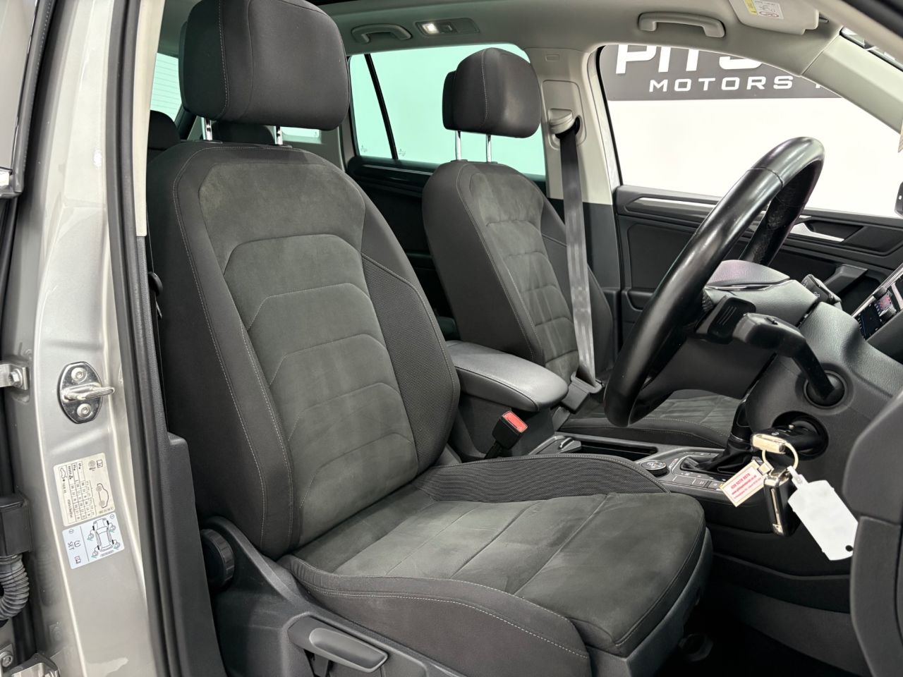 2019 VOLKSWAGEN TIGUAN 2.0 TDI SEL SUV 5dr Diesel DSG 4Motion Euro 6 (s/s) (150 ps) - vehicle photo 28 for sale on PureCar