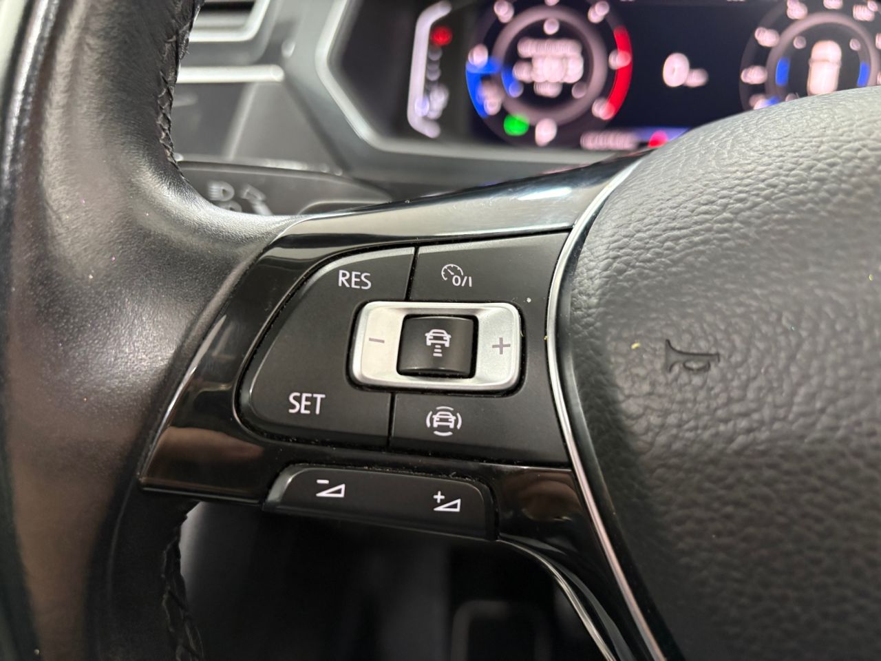 2019 VOLKSWAGEN TIGUAN 2.0 TDI SEL SUV 5dr Diesel DSG 4Motion Euro 6 (s/s) (150 ps) - vehicle photo 37 for sale on PureCar