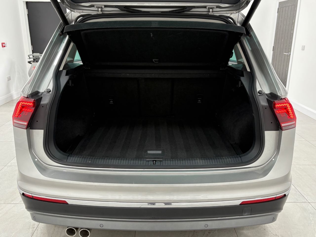 2019 VOLKSWAGEN TIGUAN 2.0 TDI SEL SUV 5dr Diesel DSG 4Motion Euro 6 (s/s) (150 ps) - vehicle photo 55 for sale on PureCar