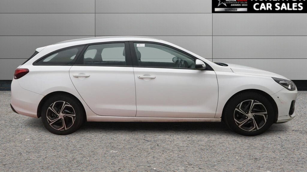 2021 Hyundai i30 — image 2