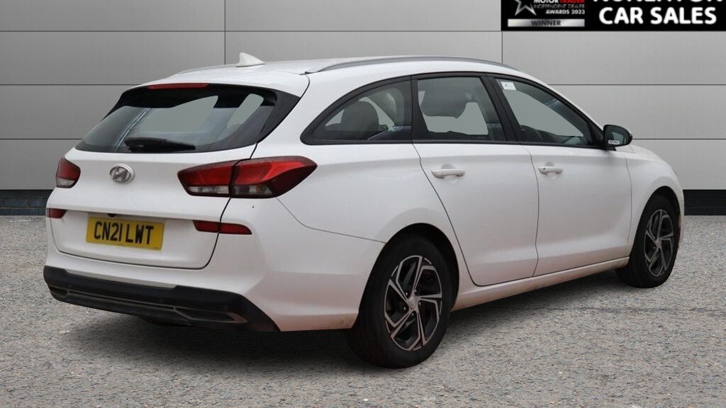 2021 Hyundai i30 — image 3