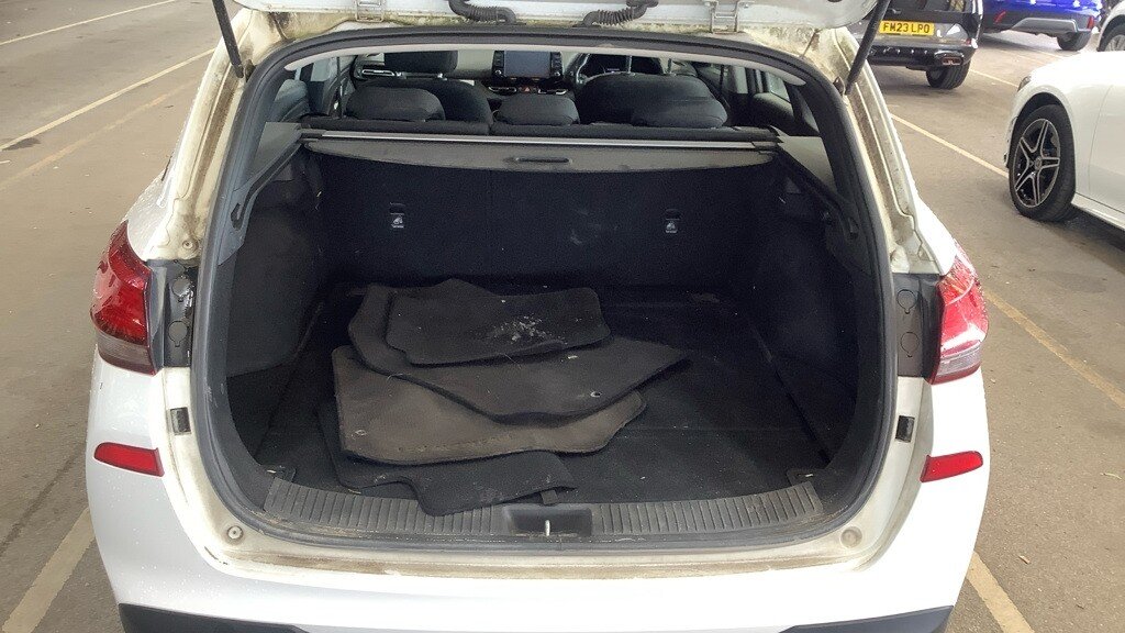 2021 Hyundai i30 — image 8