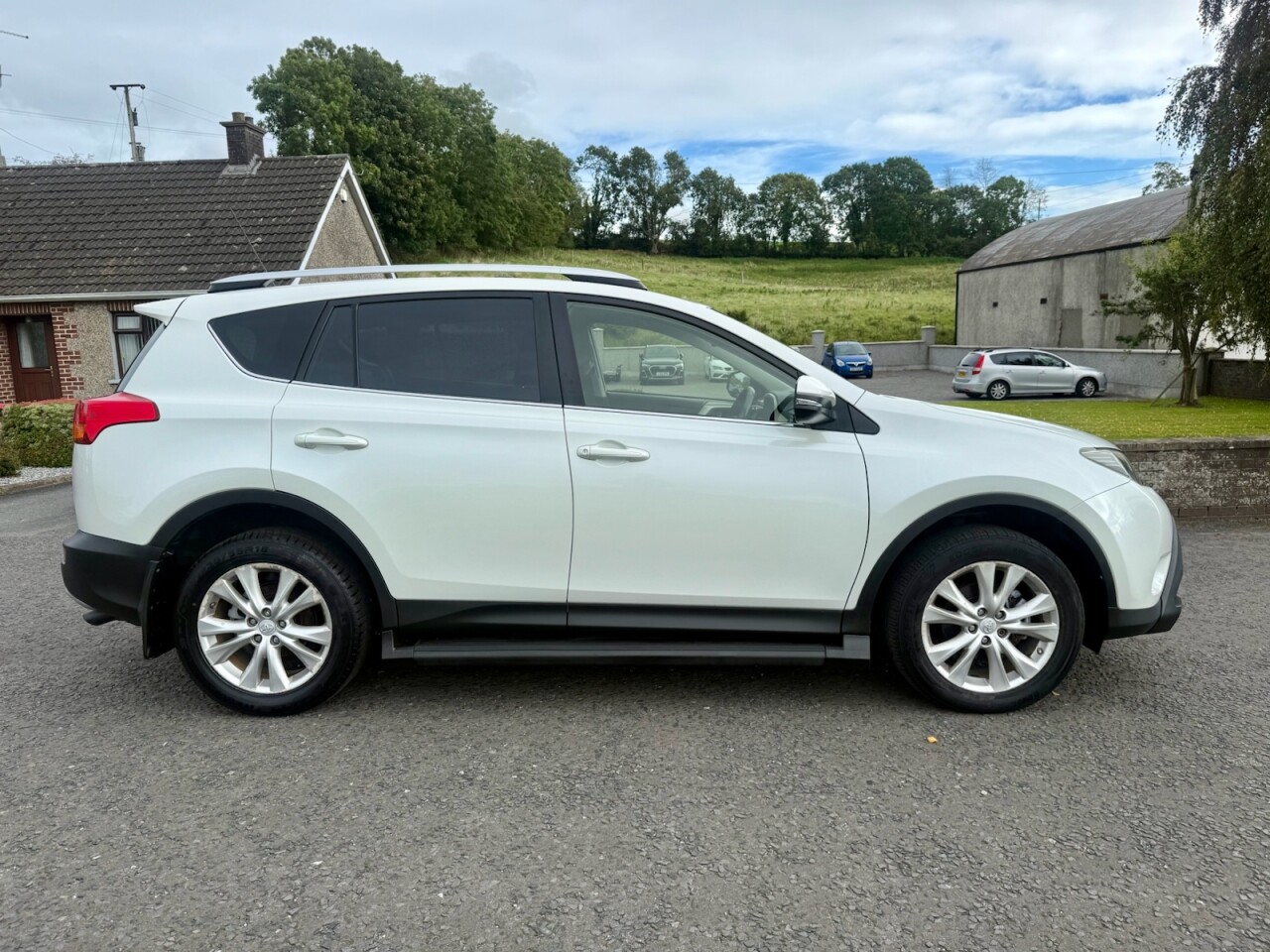 2013 TOYOTA RAV4 2.2 D-CAT Invincible Diesel Auto 4WD 150BHP - vehicle photo 2 for sale on PureCar