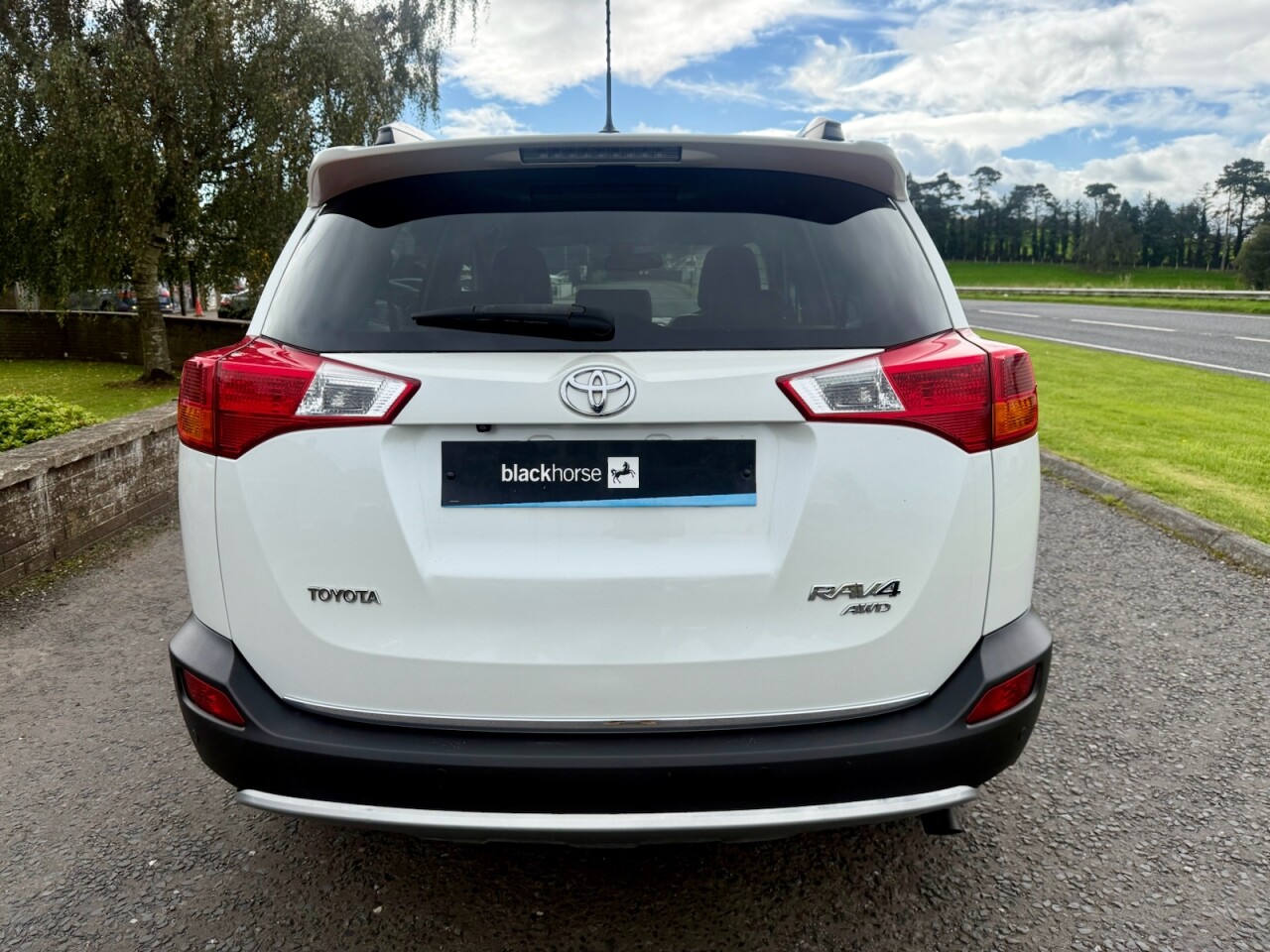 2013 TOYOTA RAV4 2.2 D-CAT Invincible Diesel Auto 4WD 150BHP - vehicle photo 4 for sale on PureCar