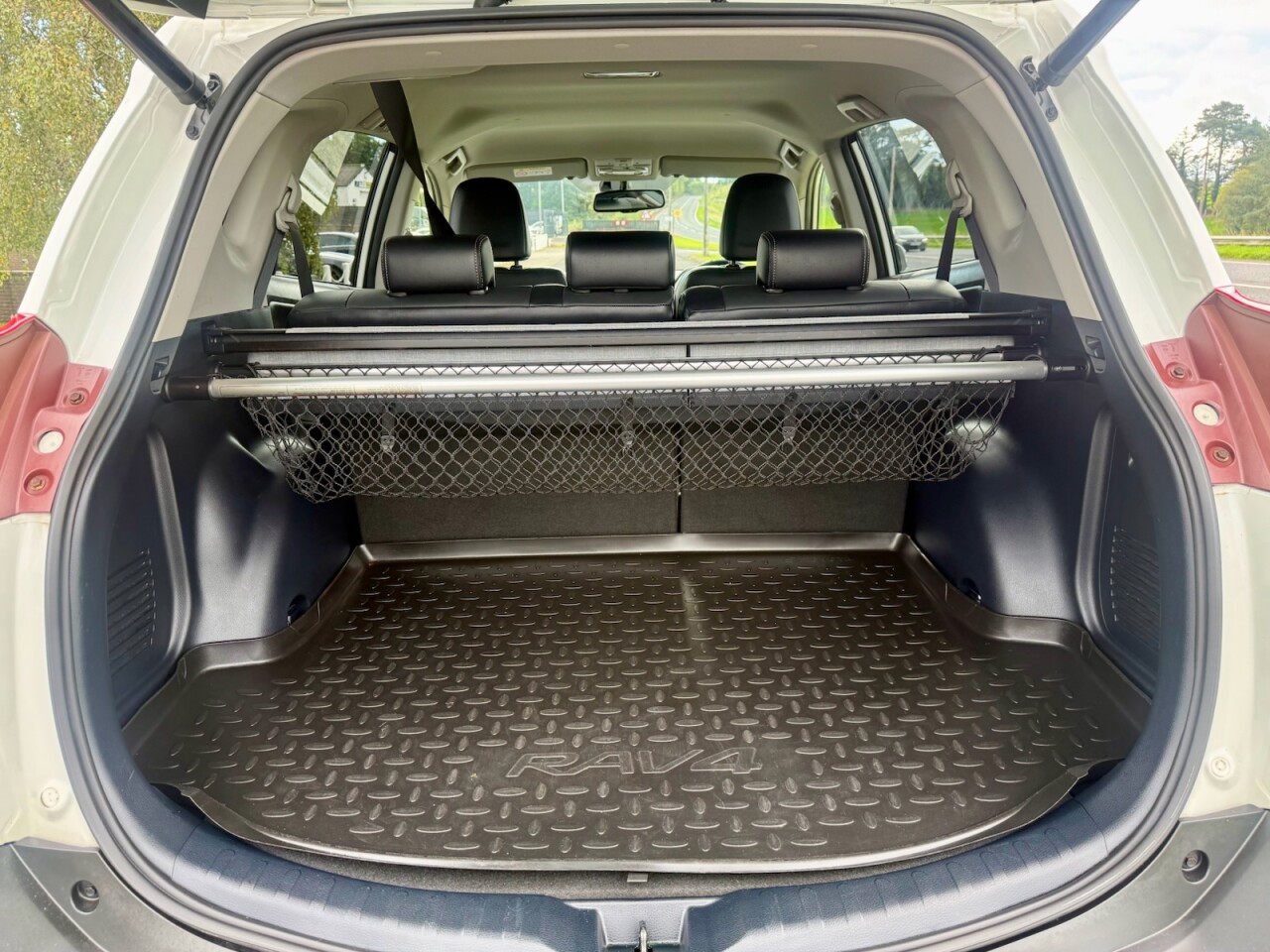 2013 TOYOTA RAV4 2.2 D-CAT Invincible Diesel Auto 4WD 150BHP - vehicle photo 10 for sale on PureCar