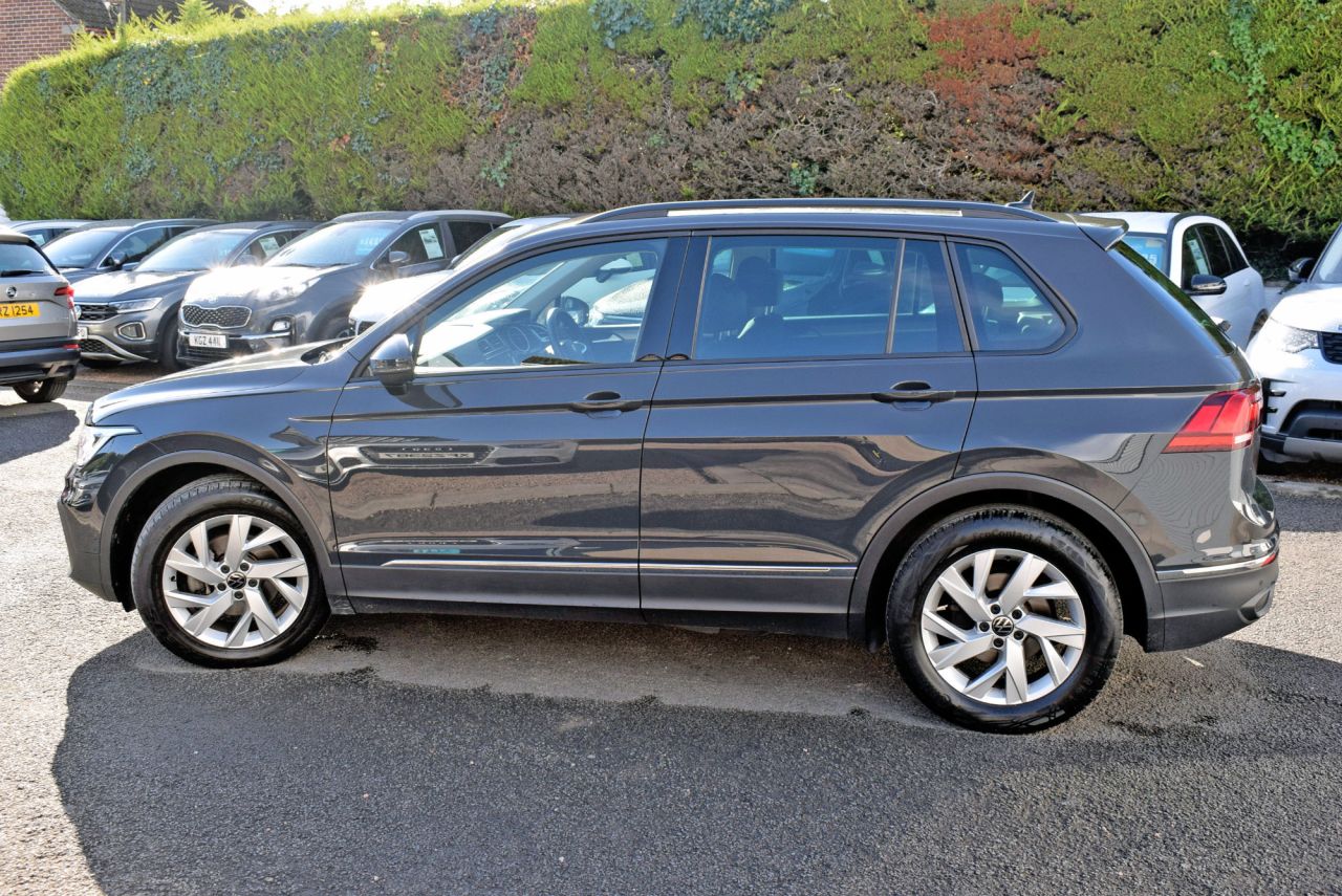 2023 VOLKSWAGEN TIGUAN 1.5 TSI Life SUV 5dr Petrol DSG Euro 6 (s/s) (150 ps) Automatic - vehicle photo 8 for sale on PureCar