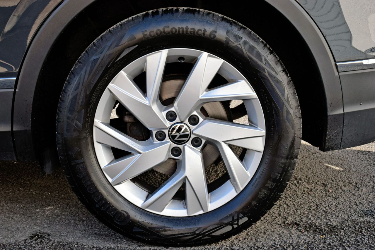 2023 VOLKSWAGEN TIGUAN 1.5 TSI Life SUV 5dr Petrol DSG Euro 6 (s/s) (150 ps) Automatic - vehicle photo 12 for sale on PureCar