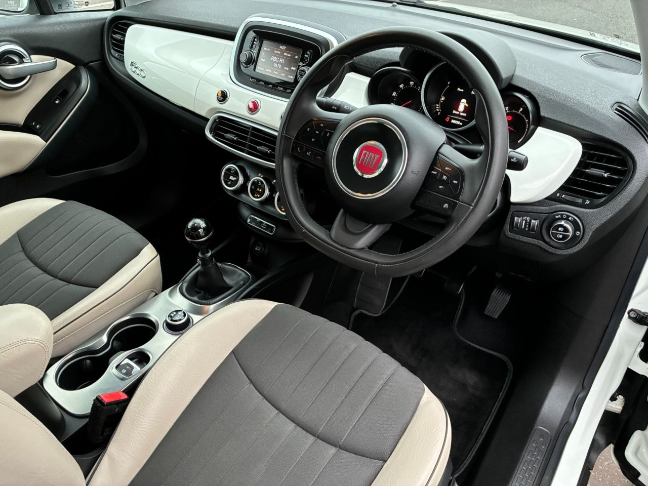 2016 FIAT 500X 1.6 MultiJetII Lounge SUV 5dr Diesel Manual Euro 6 (s/s) (120 ps) - vehicle photo 8 for sale on PureCar