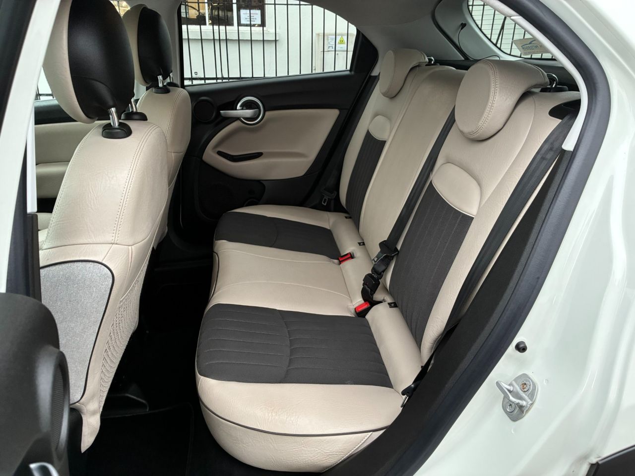 2016 FIAT 500X 1.6 MultiJetII Lounge SUV 5dr Diesel Manual Euro 6 (s/s) (120 ps) - vehicle photo 13 for sale on PureCar
