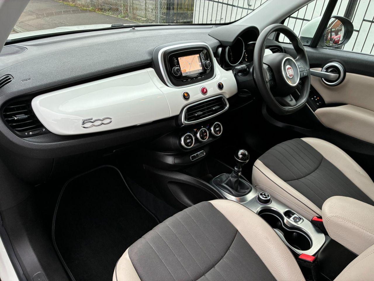 2016 FIAT 500X 1.6 MultiJetII Lounge SUV 5dr Diesel Manual Euro 6 (s/s) (120 ps) - vehicle photo 9 for sale on PureCar