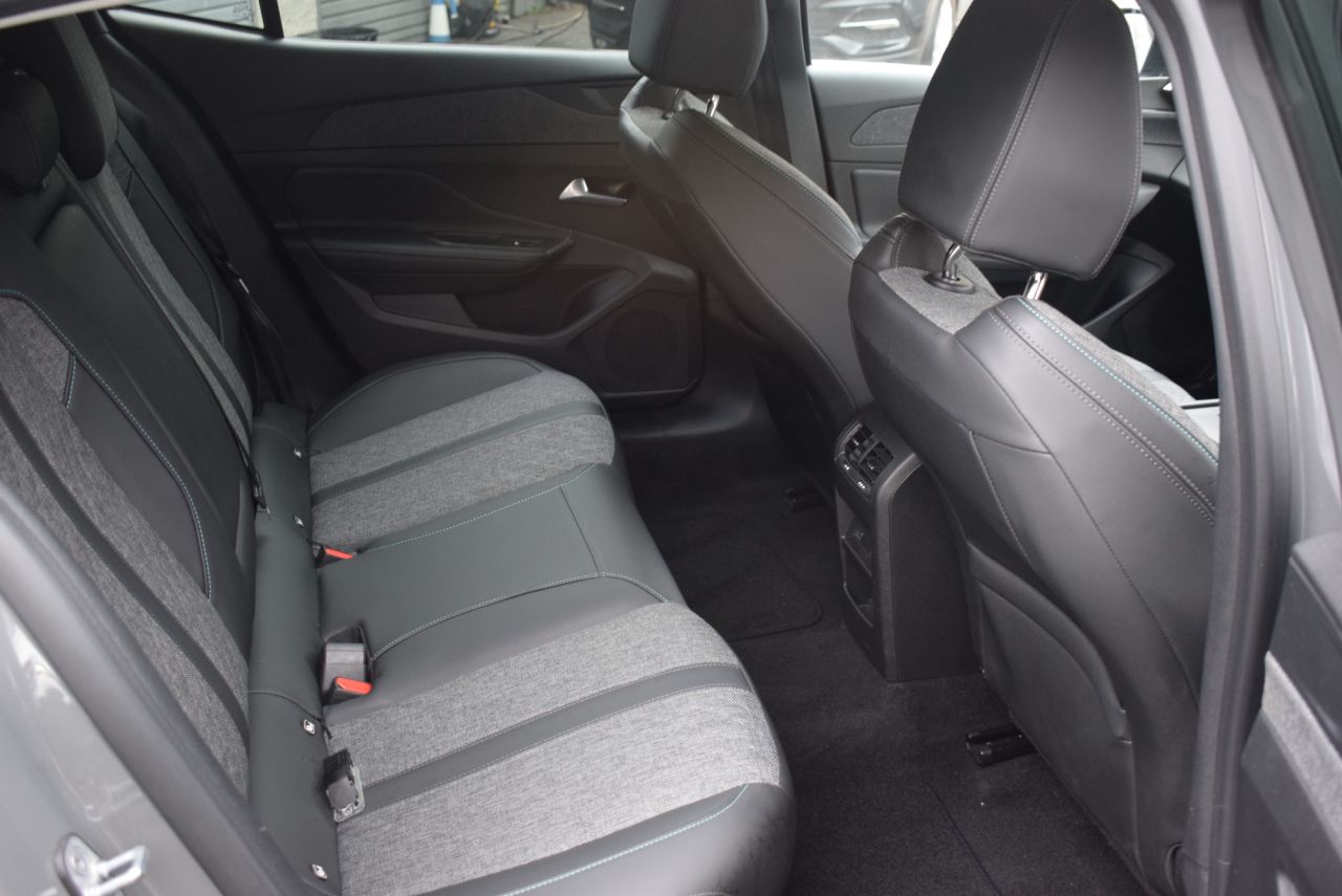 2024 PEUGEOT 1.2 PureTech Allure Fastback 5dr Petrol EAT Euro 6 (s/s) (130 ps) Apple Car - vehicle photo 18 for sale on PureCar
