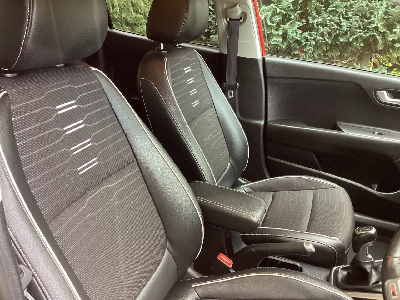 2021 KIA STONIC 1.0 T-GDi MHEV GT-Line SUV 5dr Petrol Hybrid Manual Euro 6 (s/s) (118 bhp) - vehicle photo 14 for sale on PureCar