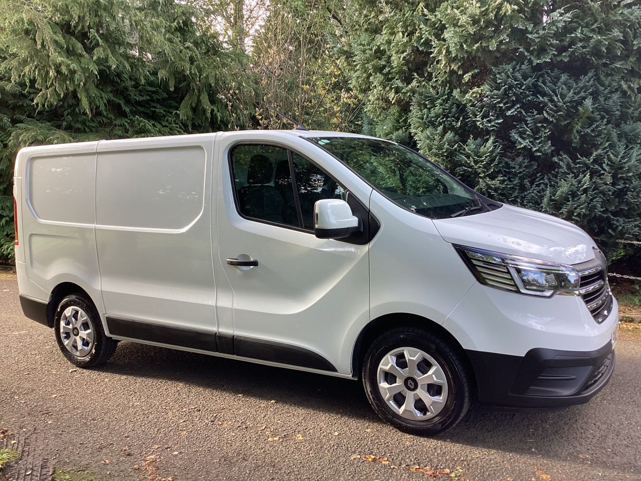 2024 RENAULT TRAFIC 2.0 dCi Blue SL30 Advance Panel Van 5dr Diesel Manual L1 H1 Euro 6 (s/s) (1 - vehicle photo 8 for sale on PureCar