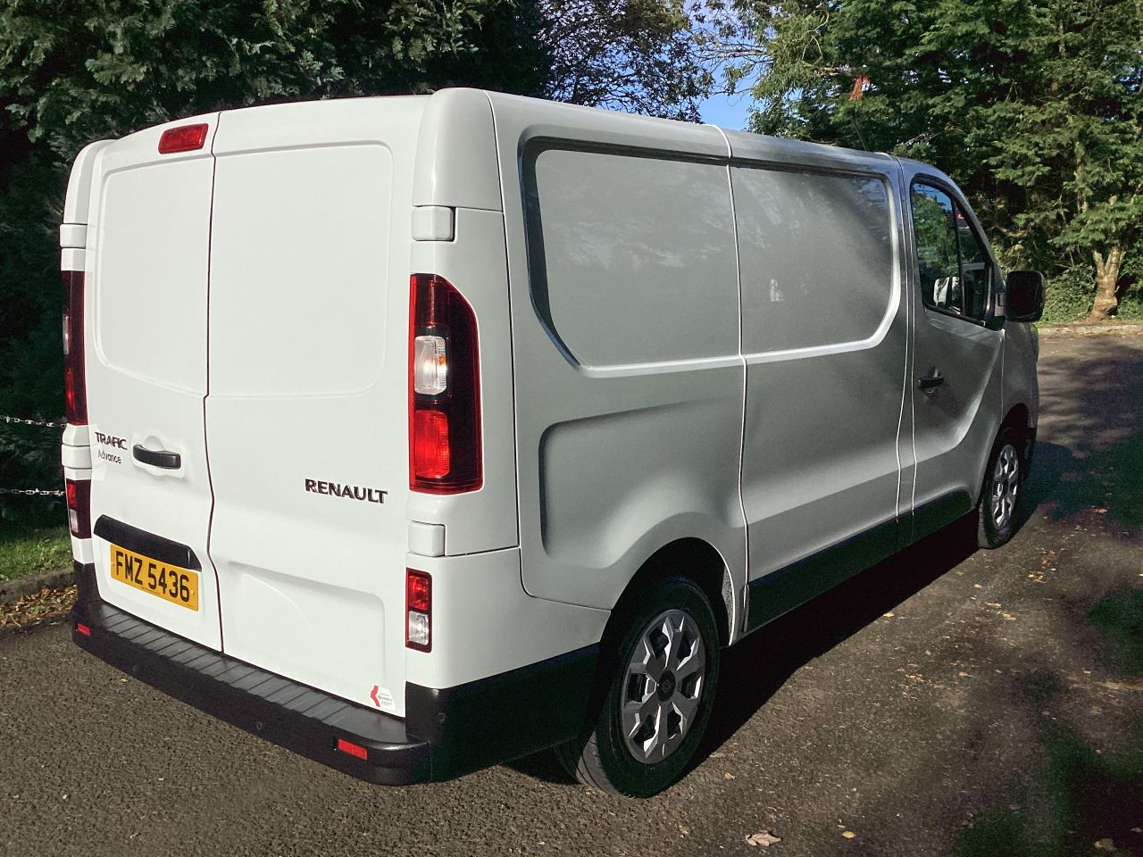 2024 RENAULT TRAFIC 2.0 dCi Blue SL30 Advance Panel Van 5dr Diesel Manual L1 H1 Euro 6 (s/s) (1 - vehicle photo 12 for sale on PureCar