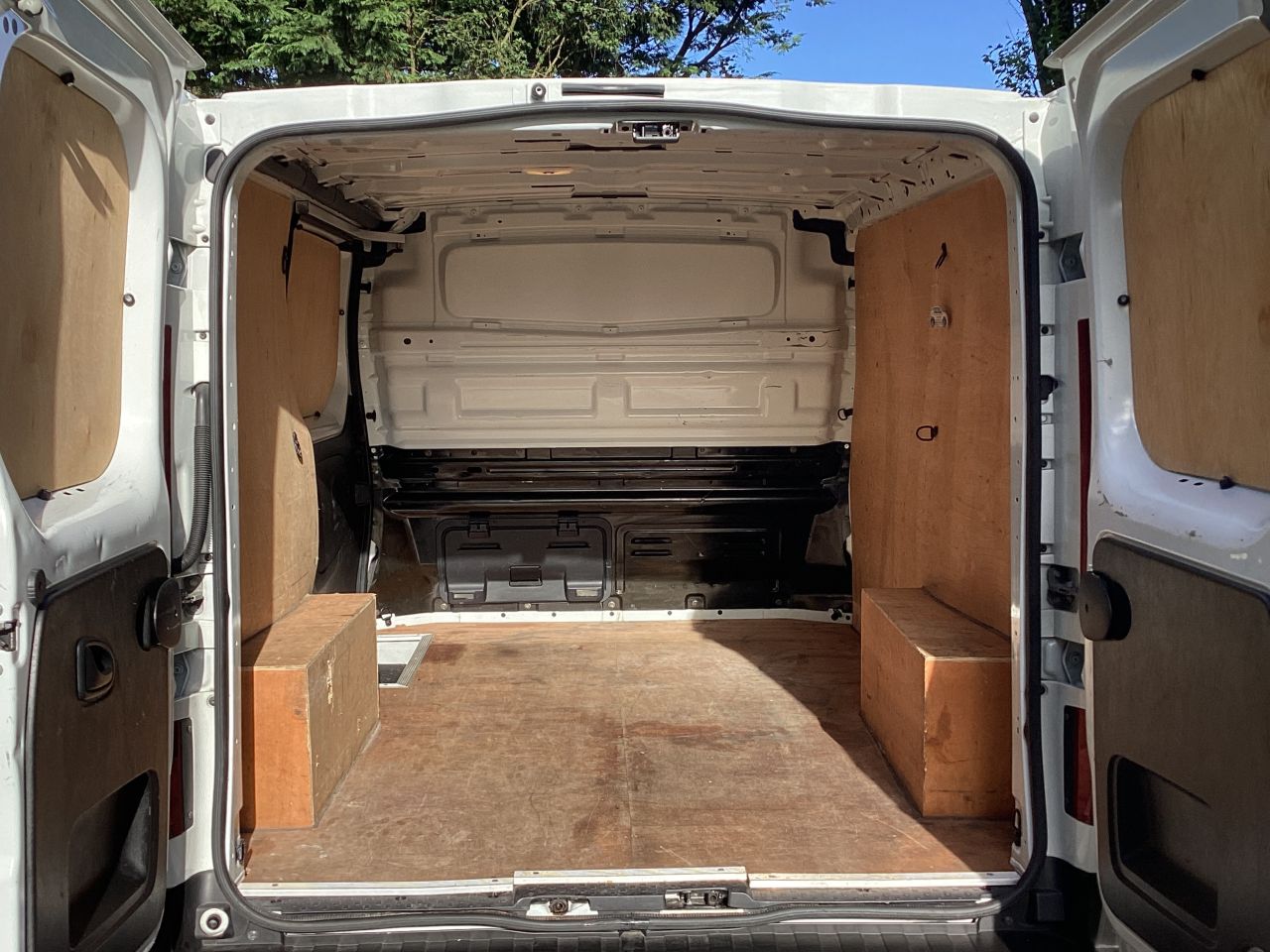 2024 RENAULT TRAFIC 2.0 dCi Blue SL30 Advance Panel Van 5dr Diesel Manual L1 H1 Euro 6 (s/s) (1 - vehicle photo 15 for sale on PureCar