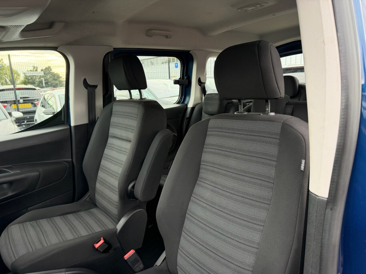 2020 VAUXHALL COMBO LIFE 1.5 Turbo D BlueInjection Energy MPV 5dr Diesel Manual Euro 6 (s/s) (7 Seat - vehicle photo 9 for sale on PureCar