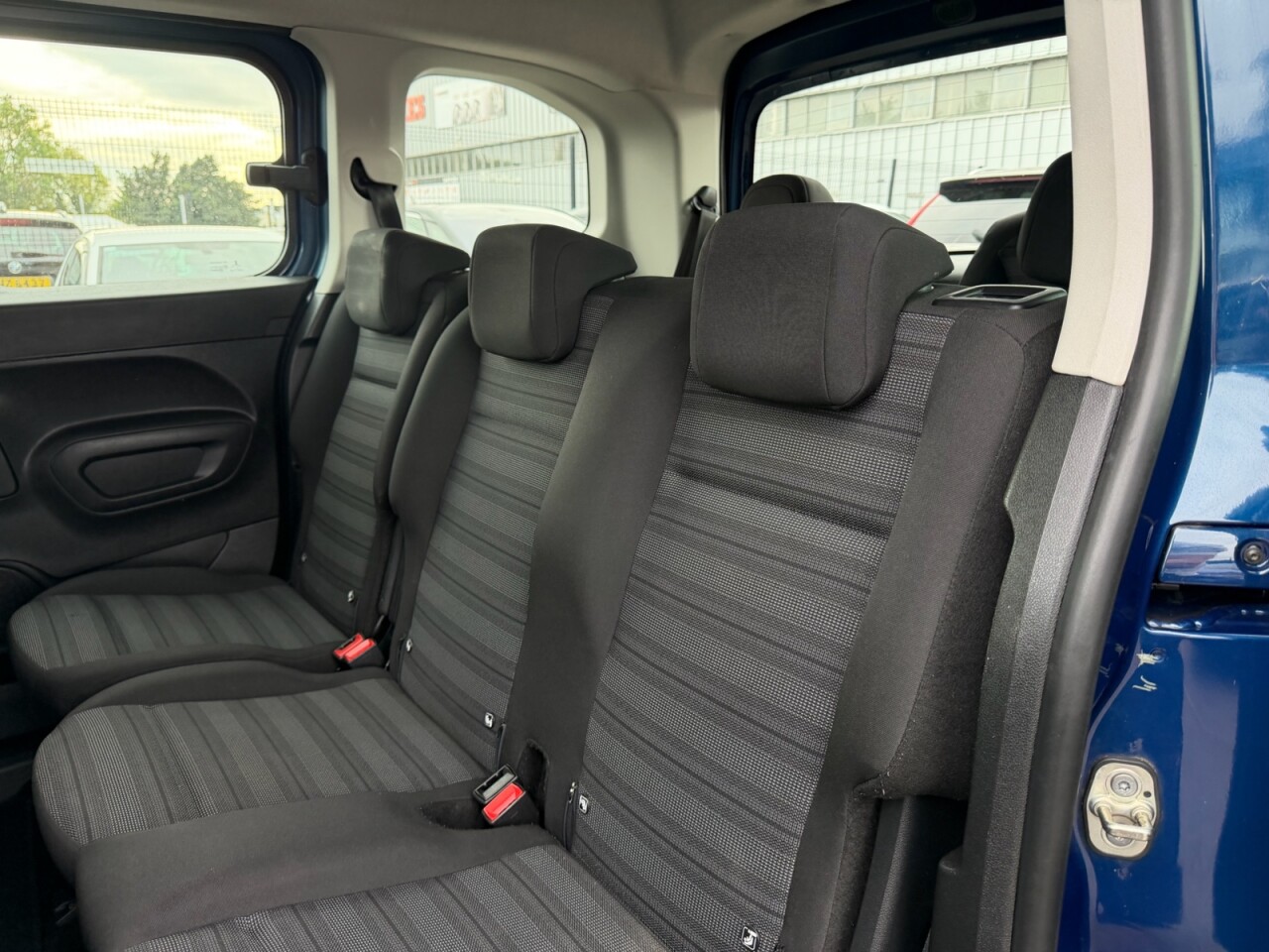 2020 VAUXHALL COMBO LIFE 1.5 Turbo D BlueInjection Energy MPV 5dr Diesel Manual Euro 6 (s/s) (7 Seat - vehicle photo 10 for sale on PureCar