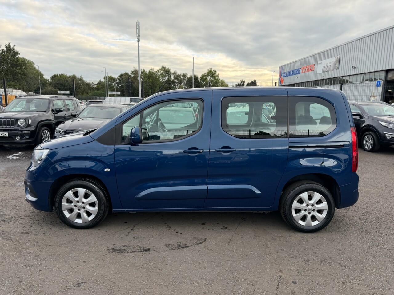 2020 VAUXHALL COMBO LIFE 1.5 Turbo D BlueInjection Energy MPV 5dr Diesel Manual Euro 6 (s/s) (7 Seat - vehicle photo 14 for sale on PureCar