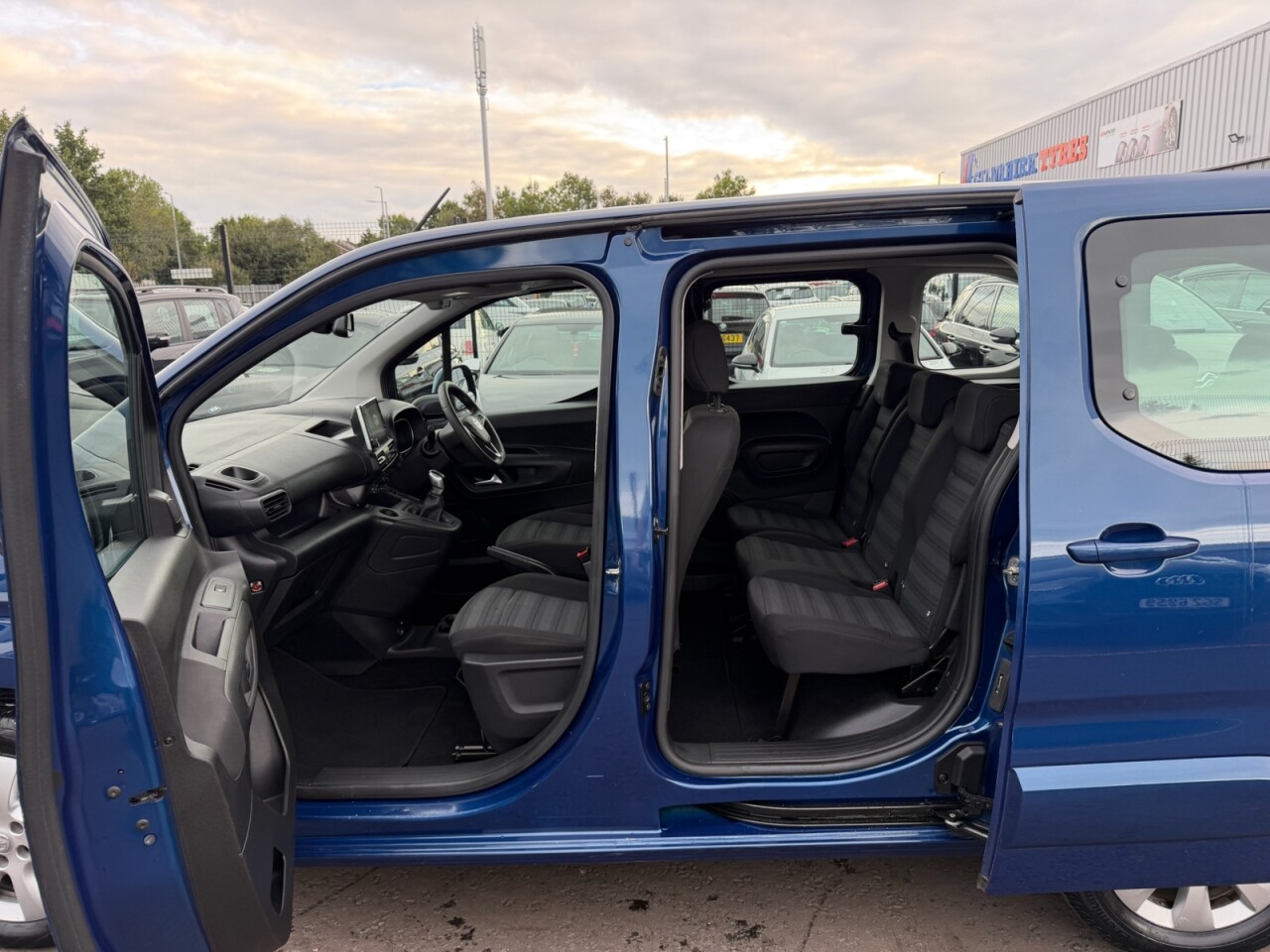2020 VAUXHALL COMBO LIFE 1.5 Turbo D BlueInjection Energy MPV 5dr Diesel Manual Euro 6 (s/s) (7 Seat - vehicle photo 17 for sale on PureCar