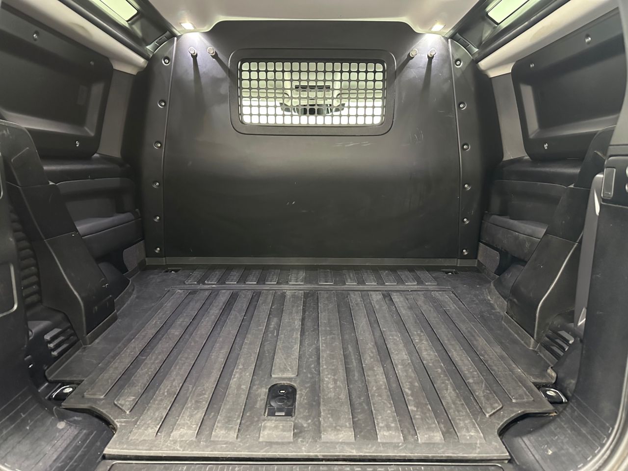 2023 LAND ROVER DEFENDER 90 3.0 D250 MHEV Hard Top SUV 3dr Diesel Auto 4WD SWB Euro 6 (s/s) (250 ps) - vehicle photo 11 for sale on PureCar