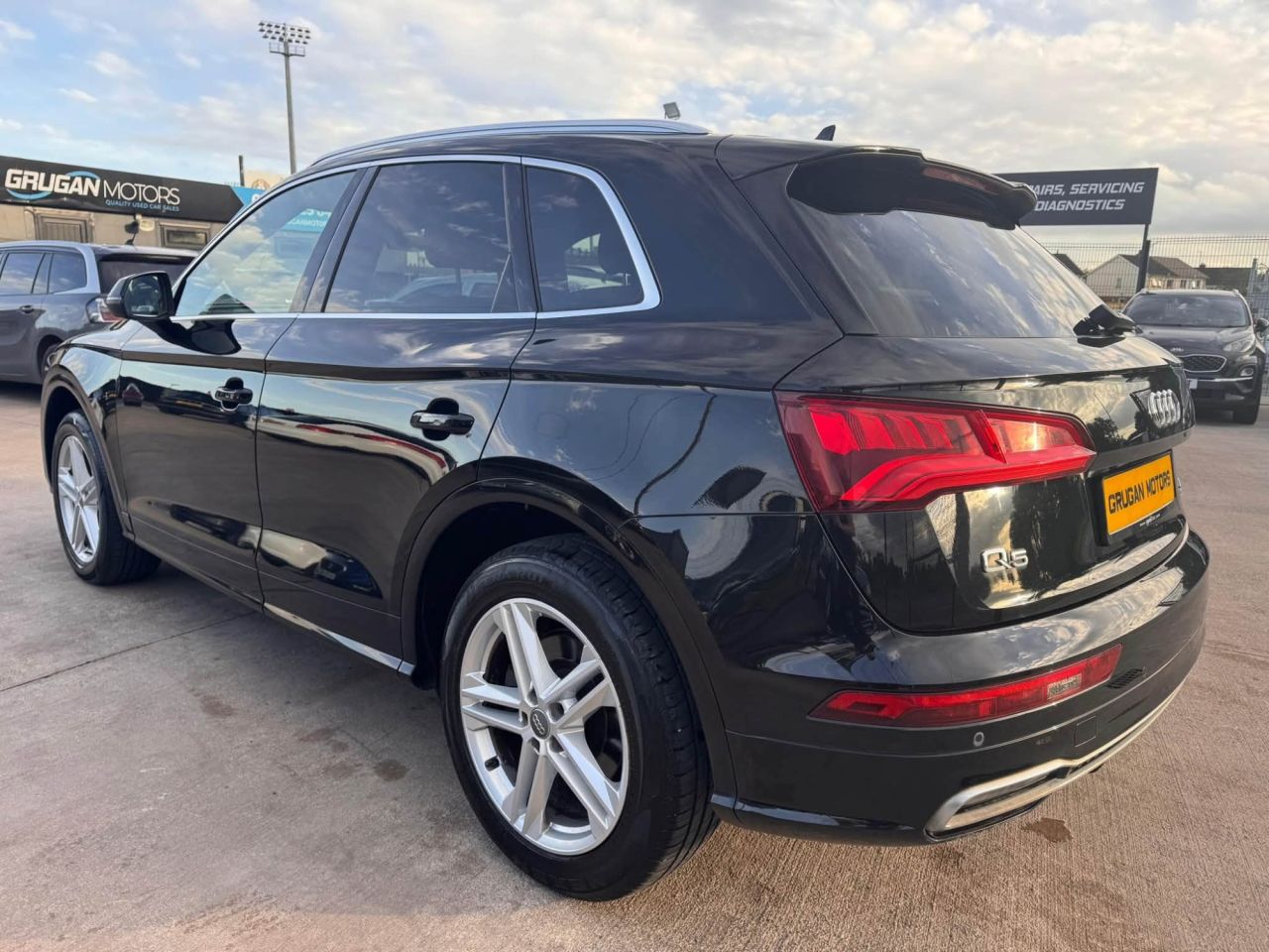 2019 AUDI Q5 S Line - vehicle photo 5 for sale on PureCar