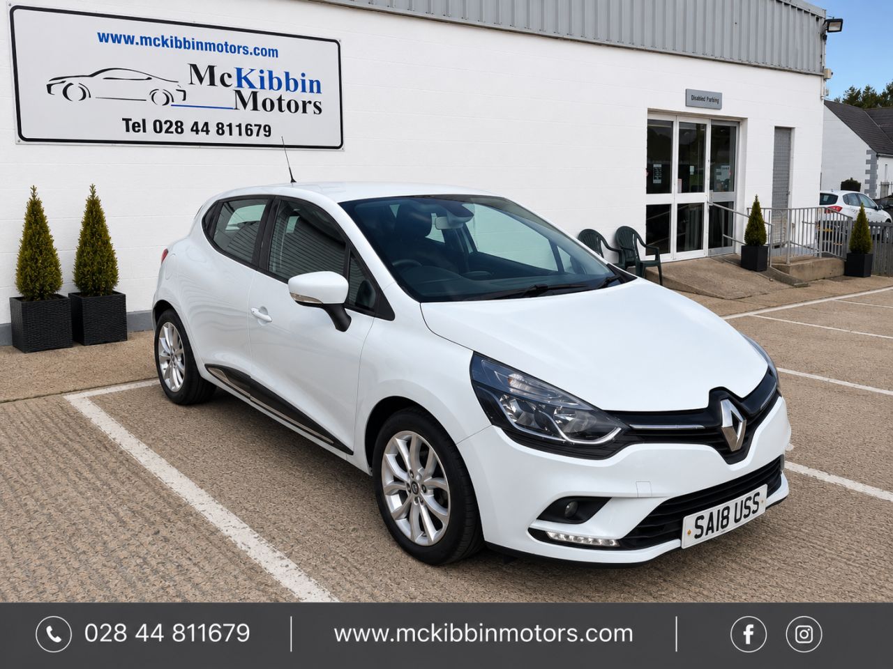 2018 RENAULT CLIO 1.2 16V Dynamique Nav - vehicle photo 2 for sale on PureCar