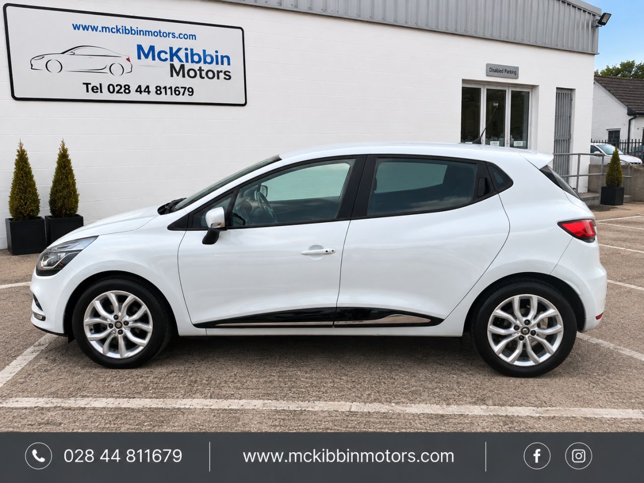 2018 RENAULT CLIO 1.2 16V Dynamique Nav - vehicle photo 4 for sale on PureCar