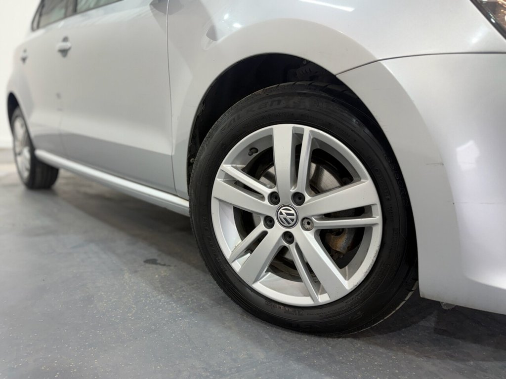 2017 Volkswagen Polo — image 5
