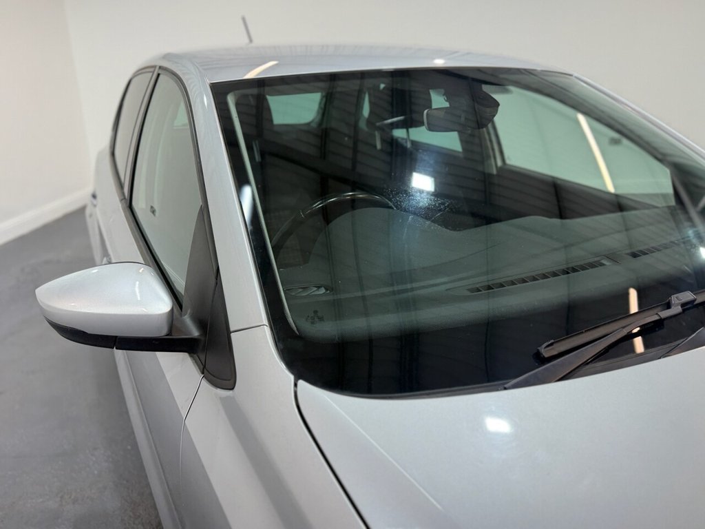 2017 Volkswagen Polo — image 6