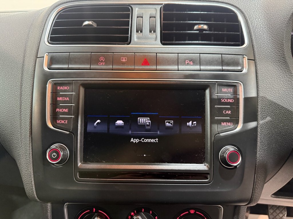2017 Volkswagen Polo — image 8