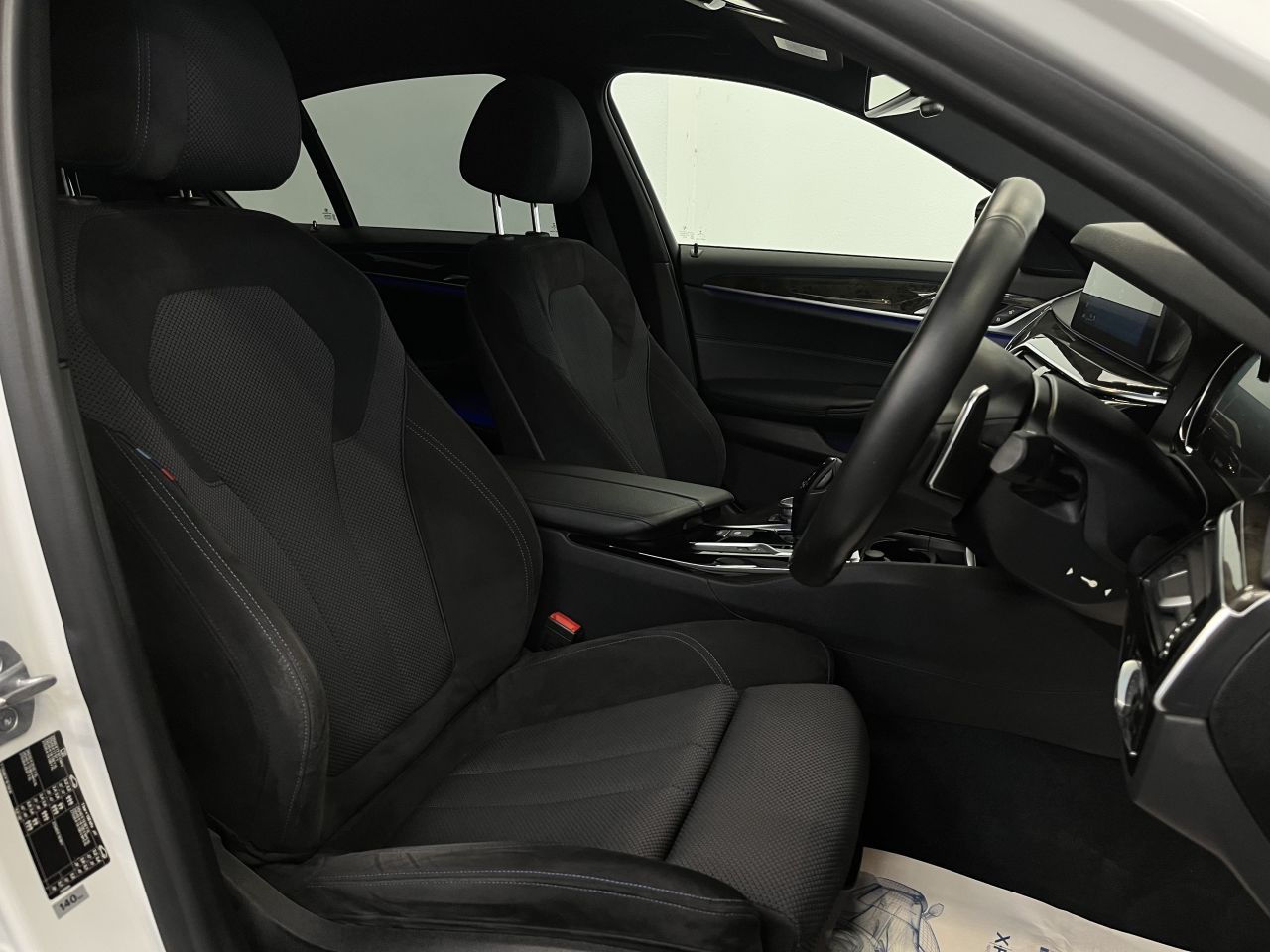 2019 BMW 5 SERIES 2.0 520d M Sport Saloon 4dr Diesel Auto Euro 6 (s/s) (190 ps) - vehicle photo 18 for sale on PureCar