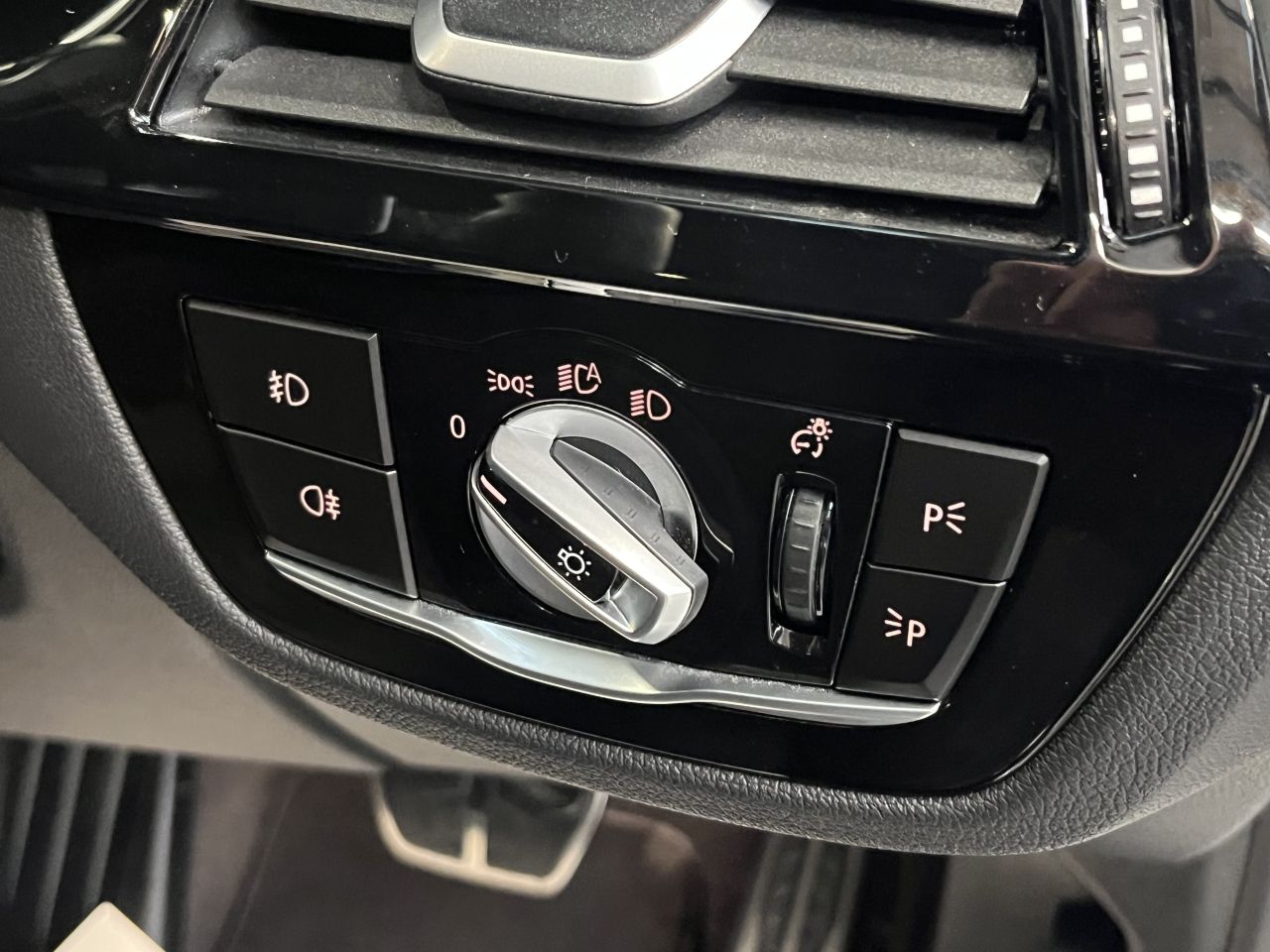 2019 BMW 5 SERIES 2.0 520d M Sport Saloon 4dr Diesel Auto Euro 6 (s/s) (190 ps) - vehicle photo 28 for sale on PureCar