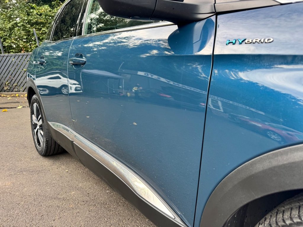 2023 Peugeot 3008 — image 2