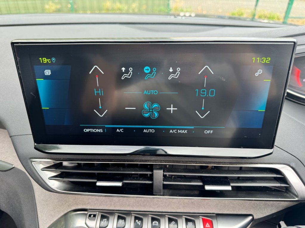 2023 Peugeot 3008 — image 33