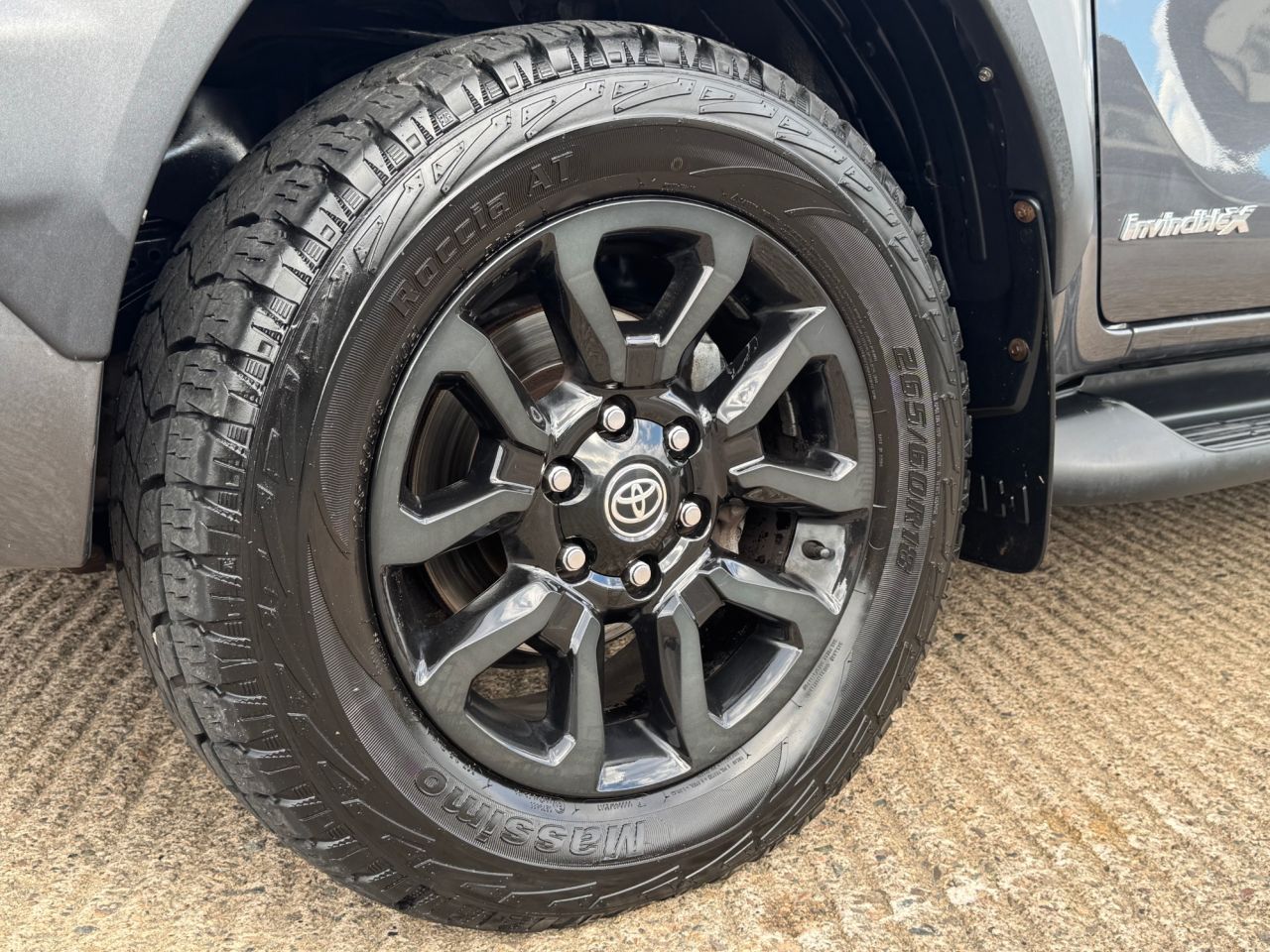 2021 TOYOTA HILUX 2.8 D-4D Invincible X Pickup Double Cab 4dr Diesel Auto 4WD Euro 6 (s/s) (2 - vehicle photo 8 for sale on PureCar