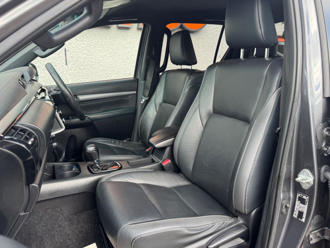 2021 TOYOTA HILUX 2.8 D-4D Invincible X Pickup Double Cab 4dr Diesel Auto 4WD Euro 6 (s/s) (2 - vehicle photo 9 for sale on PureCar